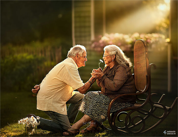 Đừng bỏ lỡ bộ ảnh sống động và đầy tình cảm của vợ chồng già đáng yêu này nhé. Một minh chứng về tình yêu bền vững và đáng trân trọng trong cuộc đời.