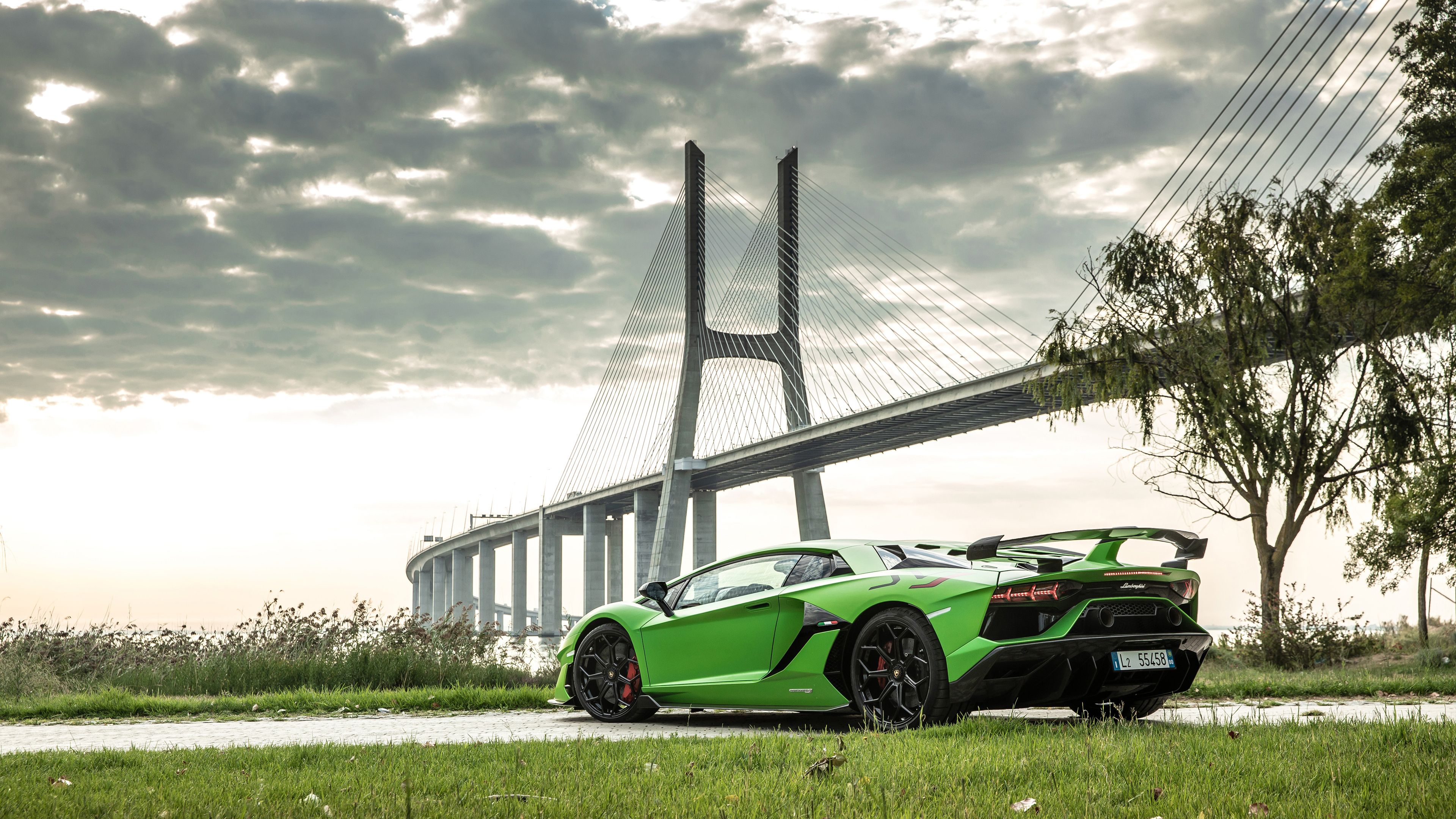 Lamborghini: Bạn đã bao giờ mơ ước lái một chiếc siêu xe Lamborghini chưa? Hãy xem hình ảnh siêu xe này để thỏa mãn đam mê và cảm nhận được sự tuyệt vời của Lamborghini.