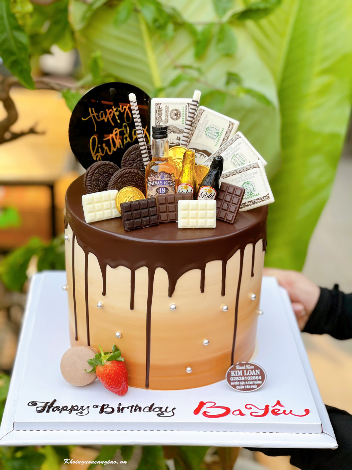 Bánh kem sinh nhật socola hình bố già bên chai rượu vui vẻ mừng sinh nhật bố  yêu  Bánh Thiên Thần  Chuyên nhận đặt bánh sinh nhật theo mẫu