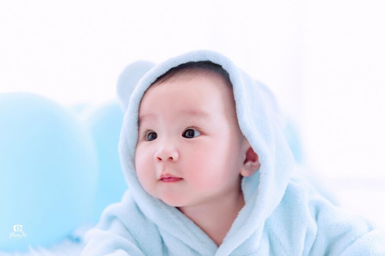 Image of a cute baby with big round eyes