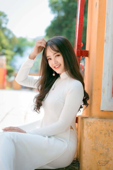 Ảnh gái xinh răng khểnh Việt Nam mặc áo dài trắng