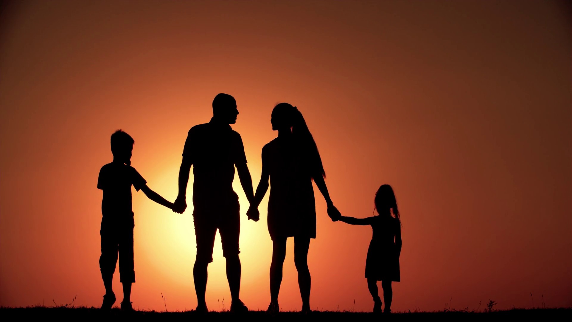 TẢI MIỄN PHÍ Ảnh gia đình 4 người đẹp nhất, hạnh phúc kèm - THCS Giảng Võ