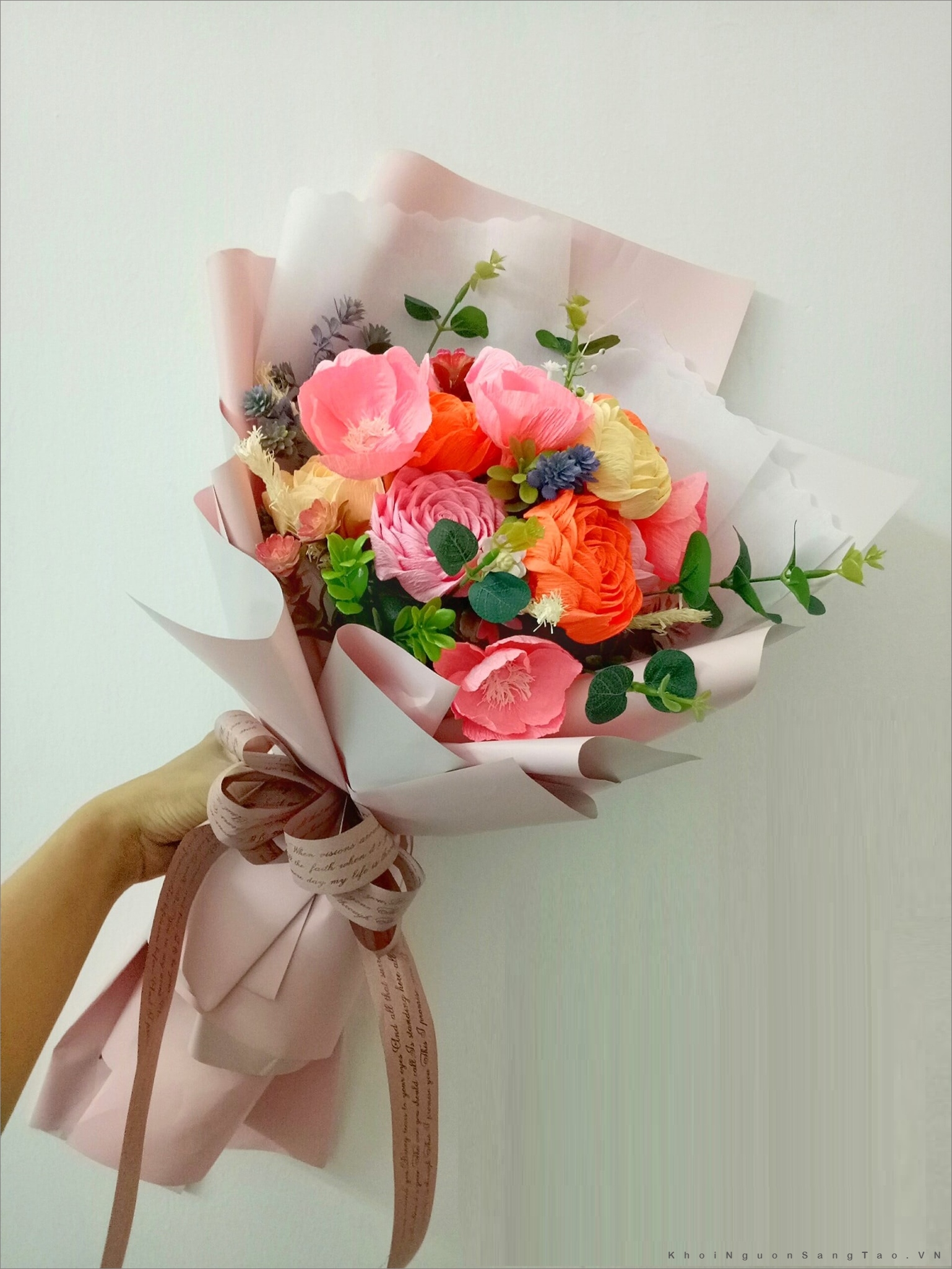 Làm hoa bằng giấy với 3 loài hoa phổ biến: hoa hồng, tulip, tú cầu,…