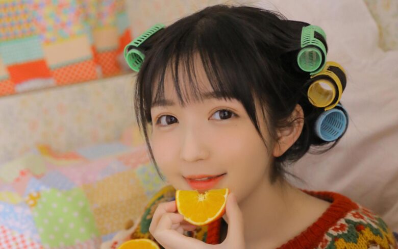 hình ảnh gái k7 ăn cam