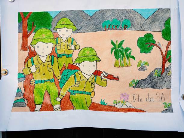 Với phong cách chibi đáng yêu, những chú lính trẻ luôn sẵn sàng bảo vệ Tổ quốc. Bạn sẽ thấy những chi tiết tuyệt vời trong bức vẽ này, đồng hành cùng chúng trên những chiến trường khó khăn.